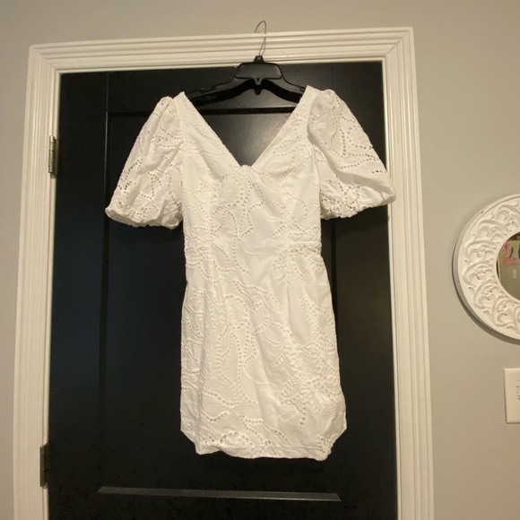 Lilly Pulitzer White Eyelet Romper w/ Bow back - Picture 2 of 5